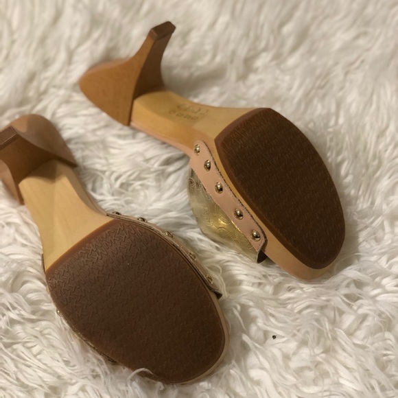 Shoes - Picture 3 of 4